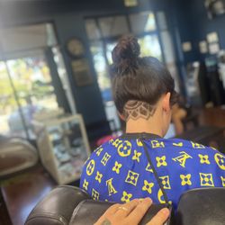 Sharp Edge Barbershop - Undercut by Chucho