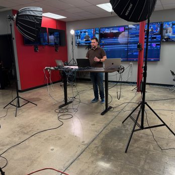 Touring Jonny LAB - The lighting setup was excellent! - Video/Film Production Near Me Touring Jonny LAB - The lighting setup was excellent! - Video/Film Production Near Me
