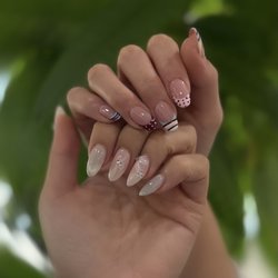 2EM Nail Place