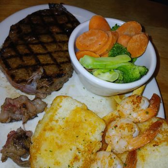 Texas Roadhouse - Very tender sirloin, mix veggies, skewered grilled shrimp, and garlic toast - Steakhouses Near Me - Bradenton, Florida