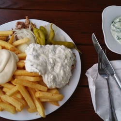 Marias Schlemmer-Imbiss - Eine Riesenportion Gyros mit Pommes
