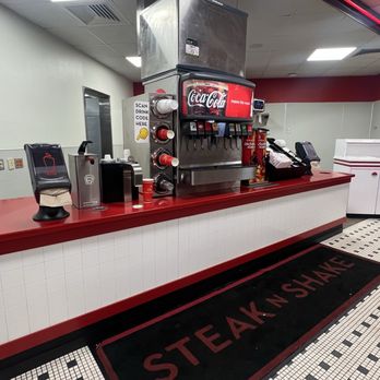 Steak ’n Shake - Drink station, scan QR code on your receipt for your drink cup - Fast Food Near Me - Indianapolis, Indiana Steak ’n Shake - Drink station, scan QR code on your receipt for your drink cup - Fast Food Near Me - Indianapolis, Indiana