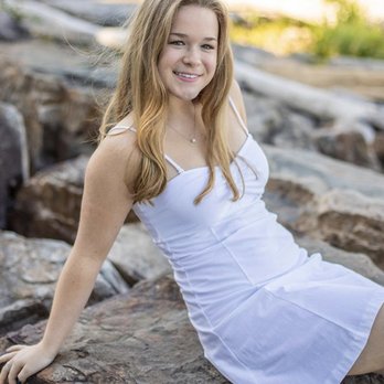 Madison Anne Studio - Senior picture - Session Photography Near Me