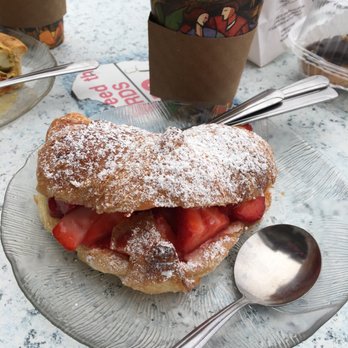 La Parisienne - Croissant fraises - Bakeries Near Me - Morro Bay, California La Parisienne - Croissant fraises - Bakeries Near Me - Morro Bay, California