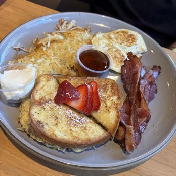 The Meadows Bar And Grill - French toast plate - Breakfast & Brunch Near Me - Pomona, California