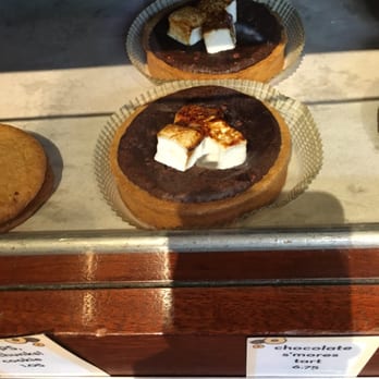 Dahlia Bakery - Smore's tart - Bakeries Near Me - Seattle, Washington Dahlia Bakery - Smore's tart - Bakeries Near Me - Seattle, Washington