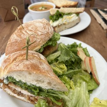 Sam's Log Cabin - Fried chicken sandwich - Breakfast & Brunch Near Me - Albany, California