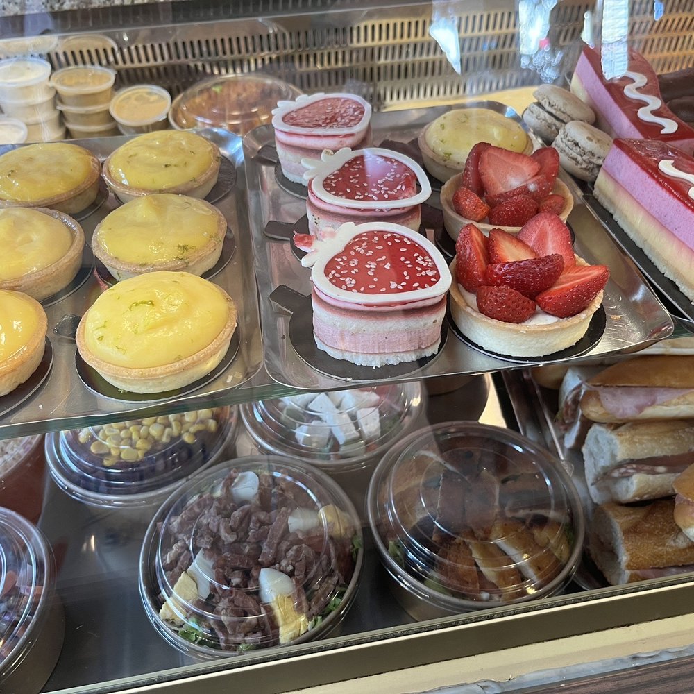 Tea Room De Beaulieu - The choices! - Bakeries Near Me - Lausanne, VD