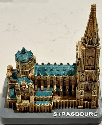 Cathédrale Notre-Dame-de-Strasbourg by null
