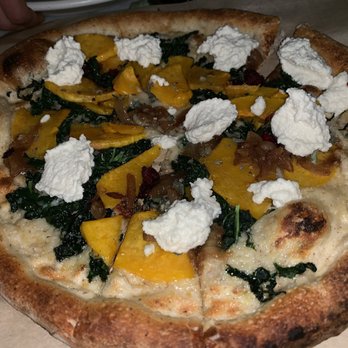 True Food Kitchen - Butternut squash pizza absolute yum but seasonal so come now and get it - so delish - Vegetarian Near Me - Pasadena, California True Food Kitchen - Butternut squash pizza absolute yum but seasonal so come now and get it - so delish - Vegetarian Near Me - Pasadena, California