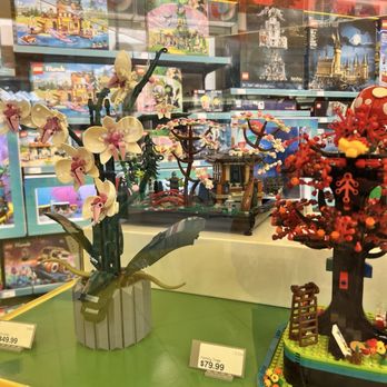 Lego Store - Flowers - Toy Stores Near Me - Lone Tree, Colorado