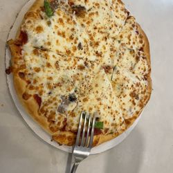 Papa D's Pizzeria - Small Supreme Pizza