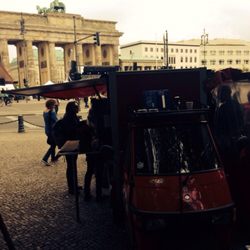The Coffee Ape - Die Kaffee Affen am Brandenburger Tor