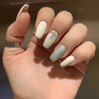 Foxon Nails - Nail Salons Near Me - East Haven, Connecticut
