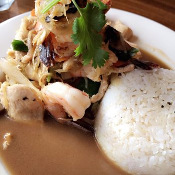 Spoon Eastside - Pad King Ginger Stir Fry with chicken and shrimp.  Has mushrooms in their too and the ginger flavor is present but not overpowering. Tasty! - Thai Near Me - Atlanta, Georgia