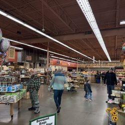 Yoke's Fresh Market