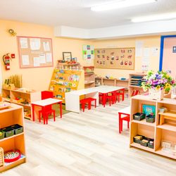 Kids First Creative - Montessori