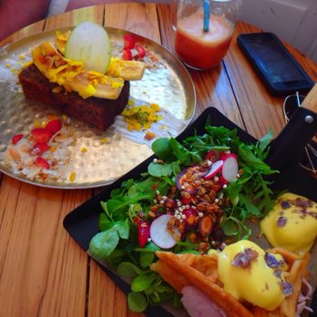 Brunch & Cake - Banana bread, turkey eggs Benedict and pressed juice - Breakfast & Brunch Near Me - Barcelona, B Brunch & Cake - Banana bread, turkey eggs Benedict and pressed juice - Breakfast & Brunch Near Me - Barcelona, B