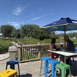 Pop-N-Doc's - Patio