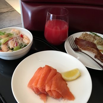 爾雅堂 - Assorted breakfast items including smoked salmon - Airport Lounges Near Me - Hong Kong, HK