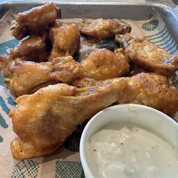 Two Tides Bar - Chicken wings - Bars Near Me - Honolulu, Hawaii