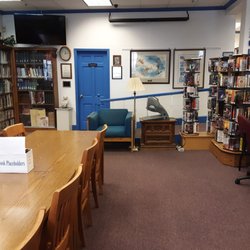 Smyrna Public Library - Amazing browsing opportunities in this public library and you feel at home!