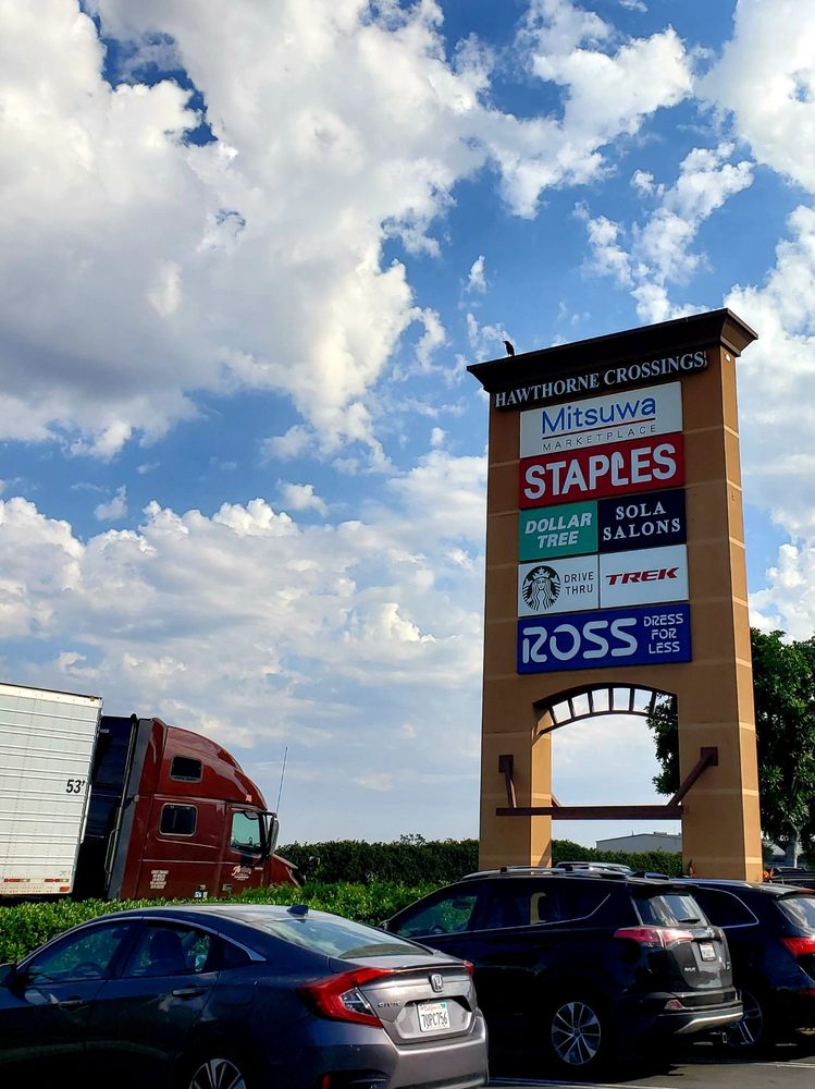 HAWTHORNE CROSSINGS Updated October 2024 13 Photos 4240 Kearny