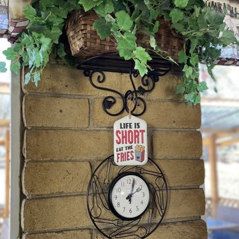 Deano's Diner - Interior decor - Breakfast & Brunch Near Me - Grants Pass, Oregon