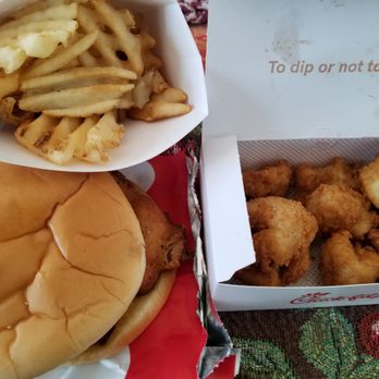 Chick-fil-A - Spicy chicken sandwich and nuggets - Chicken Shop Near Me - Kirkland, Washington