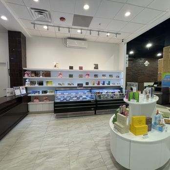 ROYCE Chocolate - Chocolatiers & Shops Near Me - Arlington Heights, Illinois