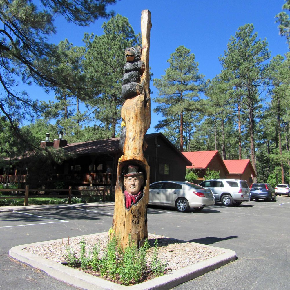 Shadow Mountain Lodge - Cute totem out front - Vacation Rentals Near Me - Ruidoso, New Mexico