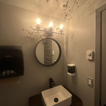 Sunset Noodle House - Woman's washroom - Vietnamese Near Me - Sault Ste. Marie, Ontario Sunset Noodle House - Woman's washroom - Vietnamese Near Me - Sault Ste. Marie, Ontario