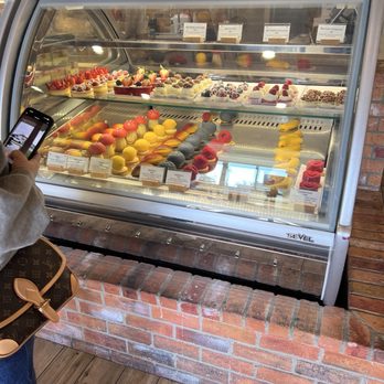 Baklovah Bakery - Viral fruit desserts - Desserts Near Me - San Antonio, Texas