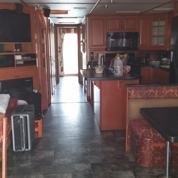 Jones Valley Resort - Amazing full kitchen - w appliances! - & spacious living area! Easy to clean tile floor, granite countertops & plenty of room to relax! - Boating Near Me - Redding, California