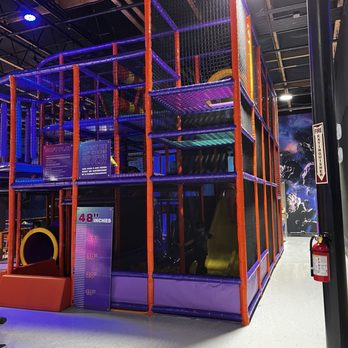 Altitude Trampoline Park Folsom - Tube climbing/tunnel structure - Trampoline Parks Near Me - Folsom, California