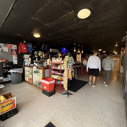 Tip Top Daily Market - Inside
