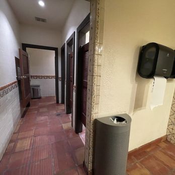 Matt's El Rancho - Clean enough bathrooms, nothing fancy about them - Mexican Near Me - Austin, Texas Matt's El Rancho - Clean enough bathrooms, nothing fancy about them - Mexican Near Me - Austin, Texas