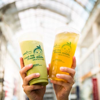 Presotea - two people holding drinks in their hands - Bubble Tea Near Me - North York, Ontario Presotea - two people holding drinks in their hands - Bubble Tea Near Me - North York, Ontario