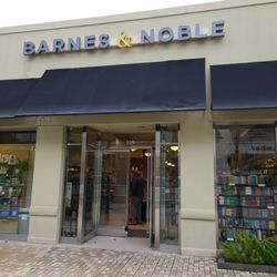Barnes & Noble - Proof that it exists! The old one was bigger and a few stores down.