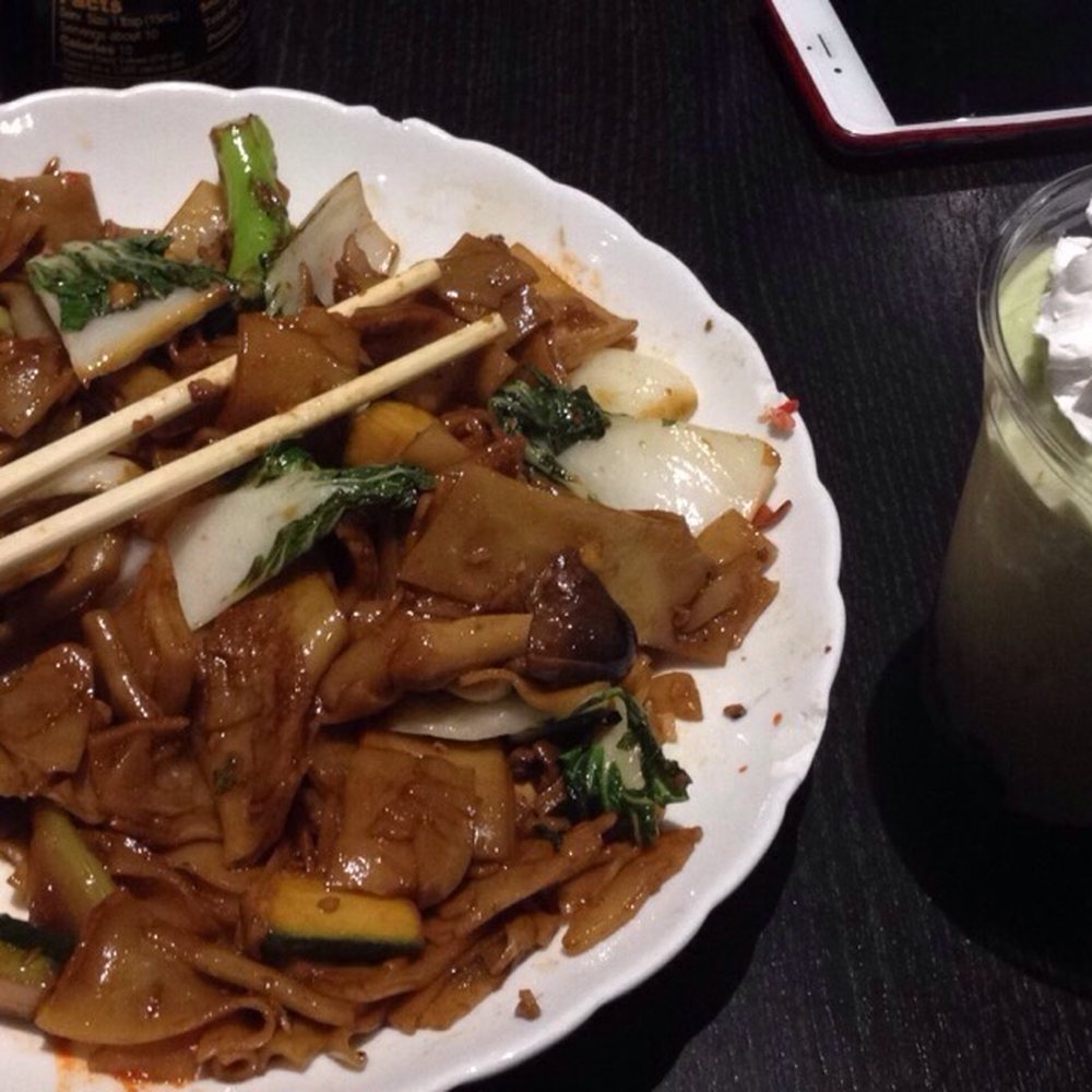 Pho Saigon Bay - Chow fun with vegetables and avocado milkshake with boba - Vietnamese Near Me - Stockton, California Pho Saigon Bay - Chow fun with vegetables and avocado milkshake with boba - Vietnamese Near Me - Stockton, California