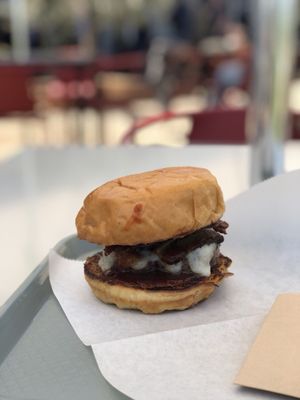 Vaka Burger by null