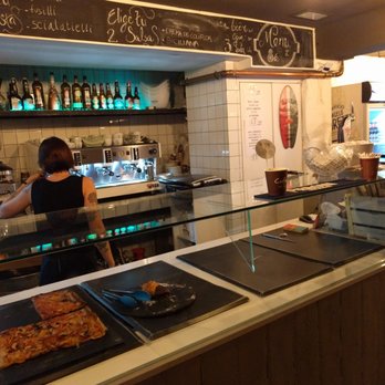IT Barcelona - Pizza Near Me - Barcelona, B