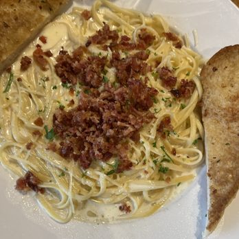 Sun Singer Wine and Spirits - Linguine Alfredo w/ Bacon - Beer, Wine & Spirits Near Me - Champaign, Illinois Sun Singer Wine and Spirits - Linguine Alfredo w/ Bacon - Beer, Wine & Spirits Near Me - Champaign, Illinois