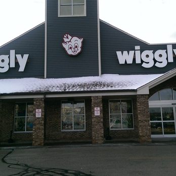 Piggly Wiggly - the front of the building - Grocery Near Me - Mequon, Wisconsin Piggly Wiggly - the front of the building - Grocery Near Me - Mequon, Wisconsin