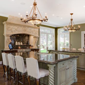 Showcase Design Build - a large kitchen with a center island - General Contractors Near Me - Thousand Oaks, California