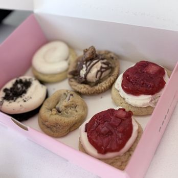 Crumbl - The Well - Bakeries Near Me - Toronto, Ontario