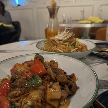 Kin Long Beach - Drunken Noodle - Thai Near Me - Long Beach, California