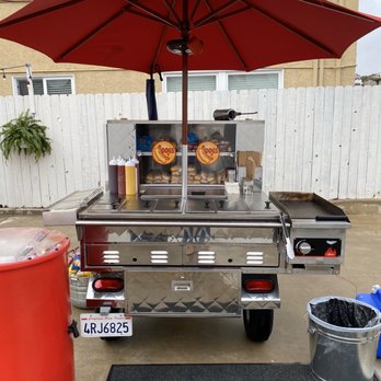 Golden State Dogs - It was very clean and cute!! Condiments on the side. - Caterers Near Me Golden State Dogs - It was very clean and cute!! Condiments on the side. - Caterers Near Me