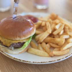 Calidum Cafe - Chef's Favorite Cheeseburger