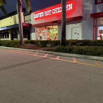 Dave's Hot Chicken - Chicken Shop Near Me - Aventura, Florida
